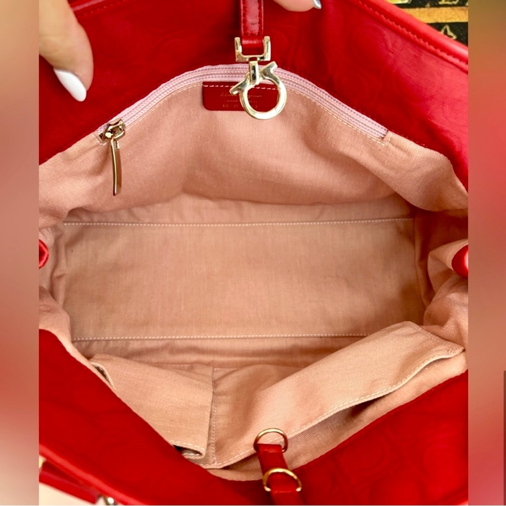 Salvatore Ferragamo Red Gancini Embossed
Shoulder Bag - Picture 12 of 13